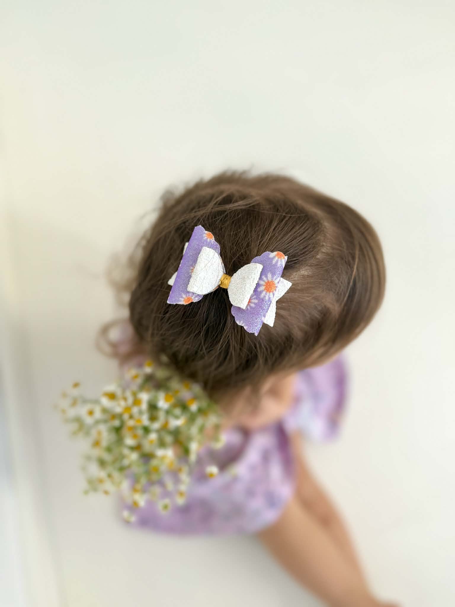 KOHE OLEMAS nahast juukselips