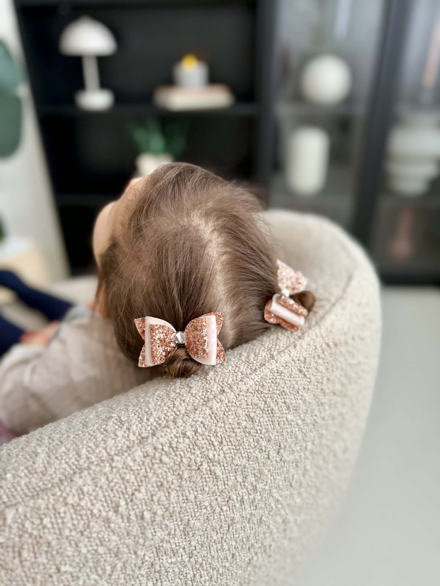 KOHE OLEMAS nahast juukselips - Image 9